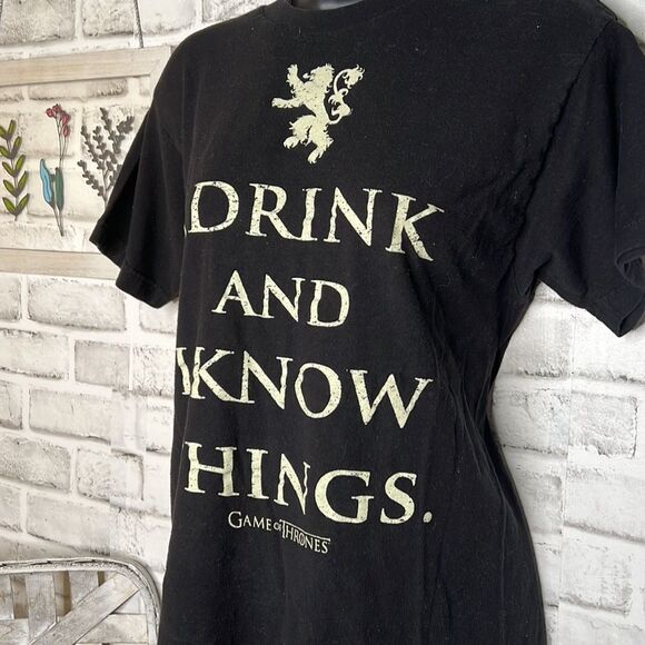 Game Of Thrones “I Drink & I Know Things” Tshirt Shirt Top Size Medium - Picture 3 of 5